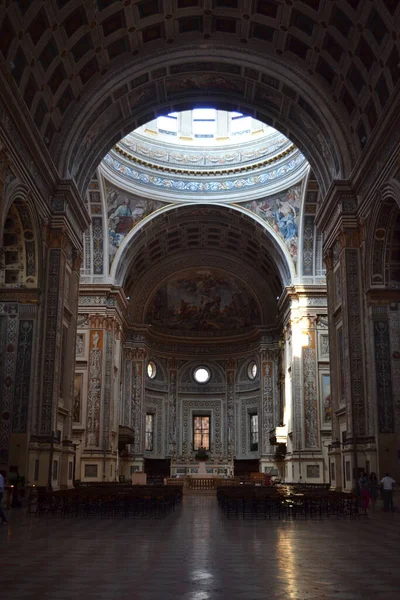 Verona, İtalya ve Avrupa 'daki katedralin içi