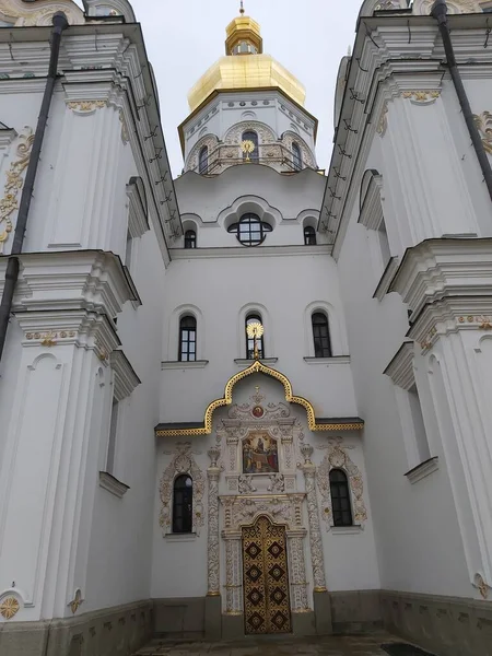 Kyiv, Ukrayna. Ortodoks kilisesi mimarisi, Pechersk Lavra manastırı.