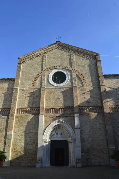 Pesaro, İtalya 'daki görkemli ortaçağ mimarisinin manzarası