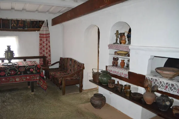 Pereyaslav-Khmelnitsky, Ukrayna: Halk mimarisi müzelerindeki eski Ukrayna kulübesinin geleneksel iç mimarisi, Pereyaslav-Khmelnitsky