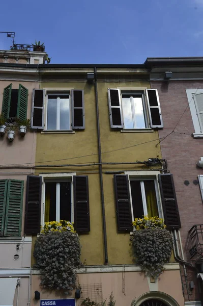 Pesaro, İtalya - 6 Ekim 2017: Pesaro, İtalya 'daki güzel mimari.