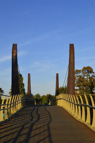 Pessoas Caminhando Ponte Cidade Rimini Itália Europa — Fotografia de Stock