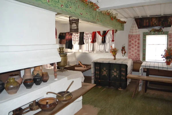 Pereyaslav-Khmelnitsky, Ukrayna: Halk mimarisi müzelerindeki eski Ukrayna kulübesinin geleneksel iç mimarisi, Pereyaslav-Khmelnitsky