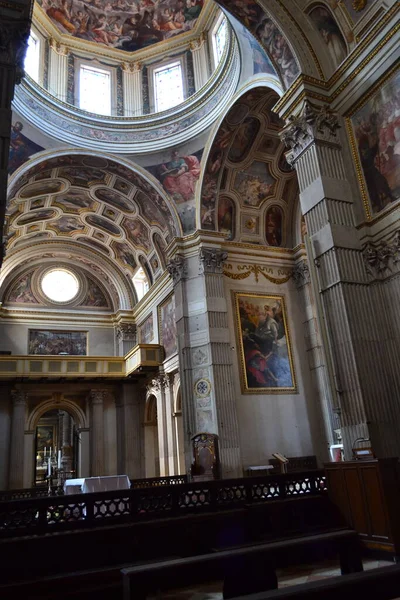 Verona, İtalya ve Avrupa 'daki katedralin içi