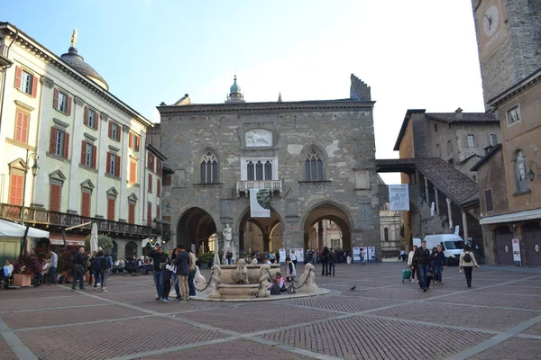 Milan şehir modern mimarisi, İtalya, Avrupa