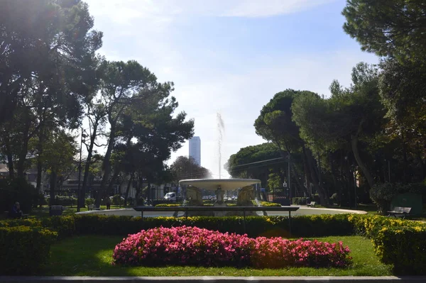 Parktaki çeşme, Pesaro, İtalya 