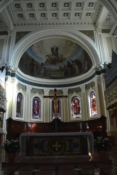 Pesaro, İtalya 'daki katedralin içi