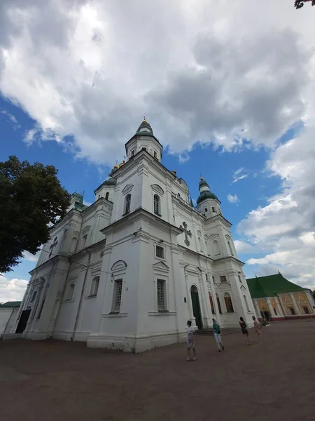 Kutsal teslis Manastırı Chernihiv, Ukrayna