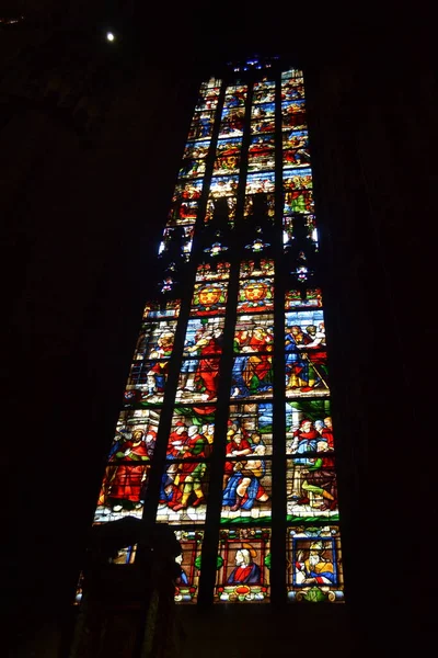 ITALY, MILAN - CIRCA MAY, 2019: Milan Katedrali 'nin içi ya da Aziz Mary' nin Doğumu Başyapıtı Kilisesi