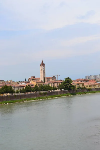 Θέα Στην Πόλη Της Βερόνα Ιταλία Και Στον Ποταμό Adigio — Φωτογραφία Αρχείου