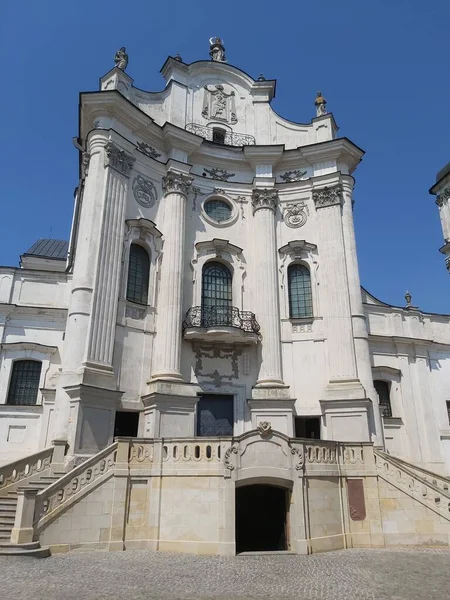 Ukrayna 'nın Berdychiv kentindeki kilisenin manzarası