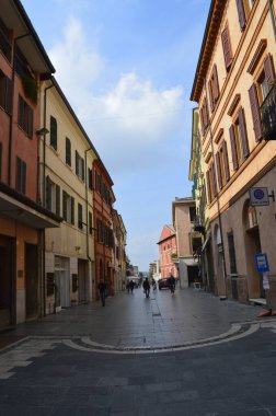 Pesaro, İtalya - 6 Ekim 2017: Pesaro, İtalya sokak manzarası.