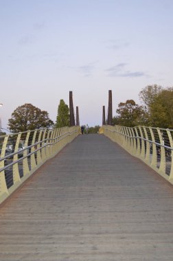 İtalya 'nın Bari şehrinde bir köprü manzarası