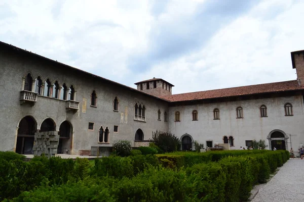 İtalya 'nın Verona şehrindeki tarihi mimarinin manzarası