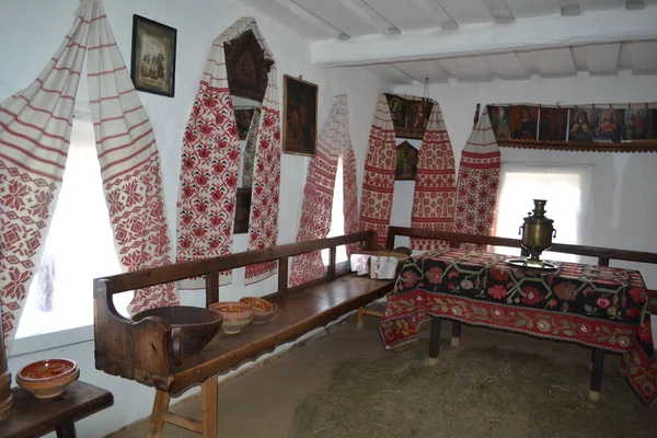 Pereyaslav-Khmelnitsky, Ukrayna: Halk mimarisi müzelerindeki eski Ukrayna kulübesinin geleneksel iç mimarisi, Pereyaslav-Khmelnitsky