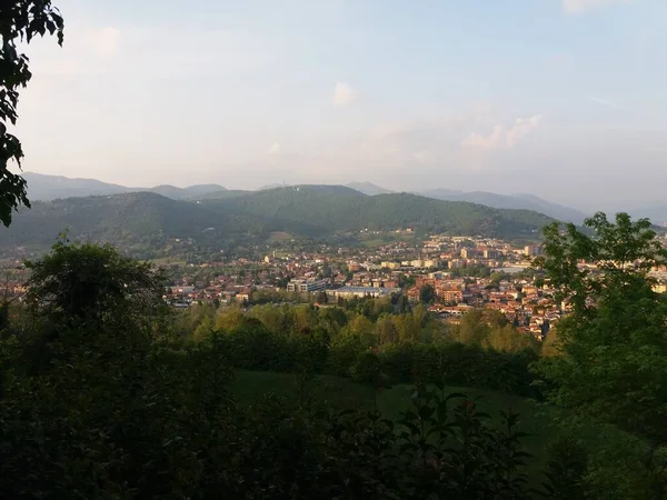 Milano kentinin tarihi mimarisi, İtalya ve Avrupa 'nın genel görünümü