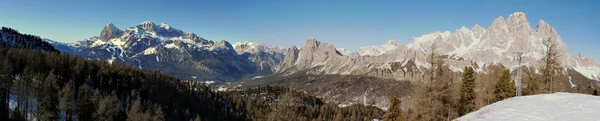 Snöfall dolomiti mountains — Stockfoto