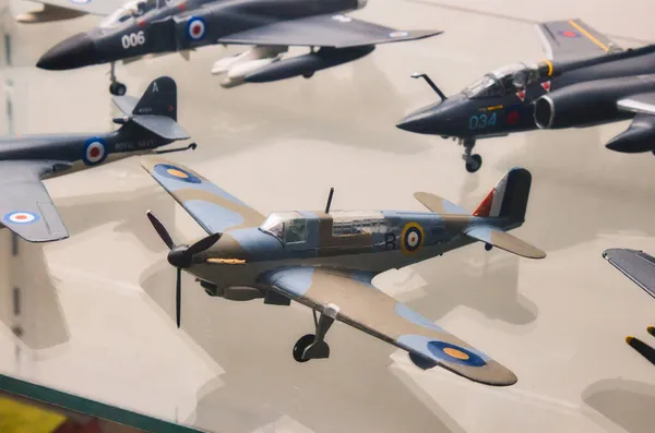 Colección Aviones Militares Modelo Plástico Estante Vidrio — Foto de Stock