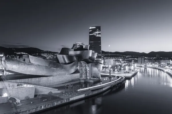 Bilbao - guggenheim-museet - nattvisning — Stockfoto