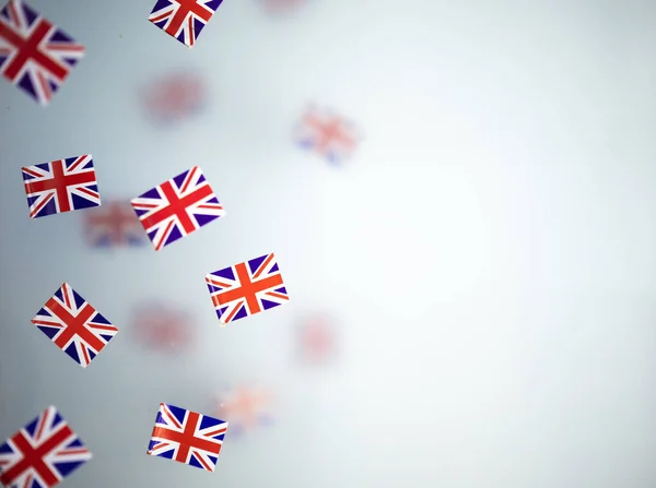 Grã-Bretanha, país de férias nacional. Mini bandeiras em um fundo nevoeiro transparente. conceito patriotismo, orgulho e liberdade. Jubileu de Platina da Rainha Elizabeth II. Fotografia De Stock