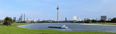 Düsseldorf-Panorama mit Rheinturm, Deutschland