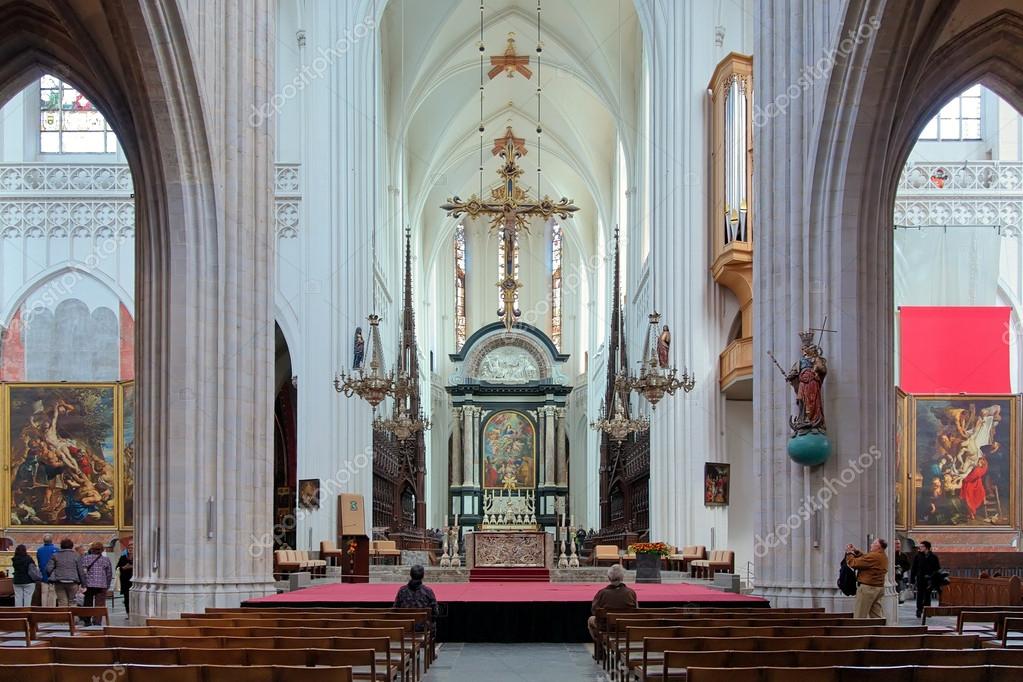 interieur van de kathedraal van onze lieve vrouw in Antwerpen ... interieur van de kathedraal van onze lieve vrouw in Antwerpen ...
