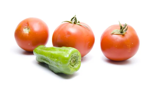 Yeşil kırmızı biber domates ile — Stok fotoğraf