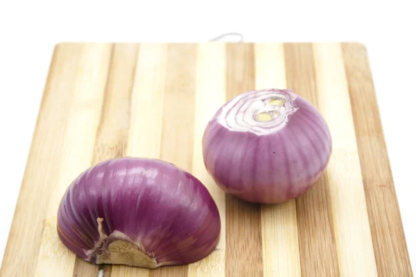 Fresh Red Onion on Wooden Plate — Stock Photo, Image