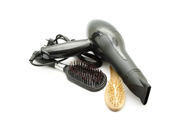 Saç kurutma makinesi ile tahta tarak ve plastik tarak — Stok fotoğraf