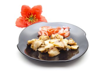 kavrulmuş patates domates salatası ile