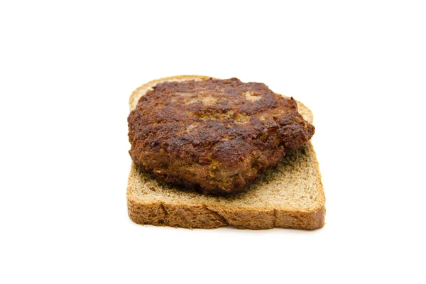 トーストのパンと新鮮な牛肉フリッカデーラ — ストック写真