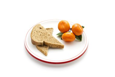 Kepekli ekmek ile plastik portakal mandalina