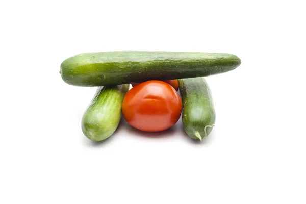 红色西红柿鲜绿色黄瓜 — 图库照片