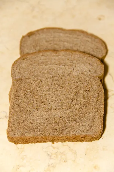 Färsk ugnsbakad brun toast bröd — Stockfoto