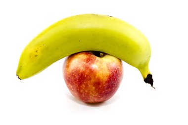 Kırmızı elma ile taze sarı muz