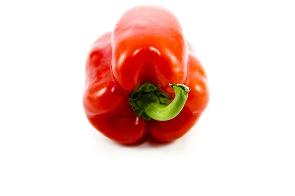 Fresh Red Capsicum на белом фоне — стоковое фото