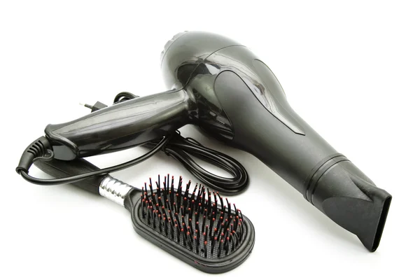 Beyaz zemin üzerinde saç fırçası ile saç kurutma makinesi — Stok fotoğraf