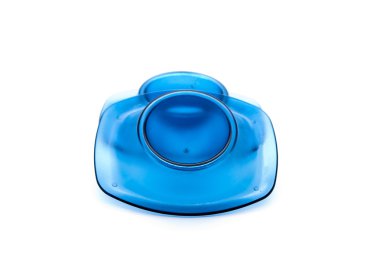 beyaz zemin üzerine mavi plastik Yumurta Bardaklar