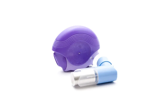 Astma-inhalator op witte achtergrond — Stockfoto