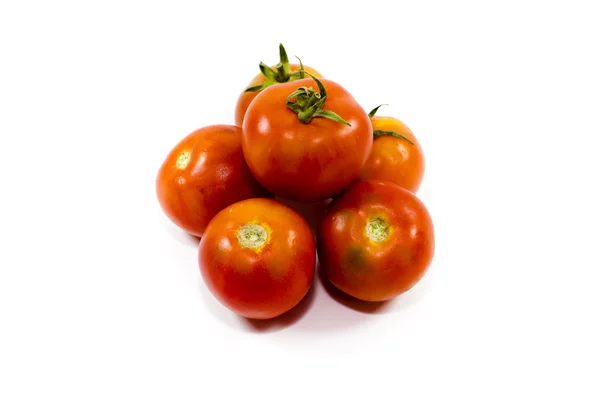 Świeże czerwone pomidory na białym tle — Zdjęcie stockowe