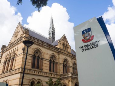 ADELAIDE, GÜNEY AUSTRALYA. 7 Kasım 2018 'de. Adelaide Üniversitesi, Adelaide şehir merkezindeki Kuzey Terası 'nda bulunan bir devlet üniversitesidir..