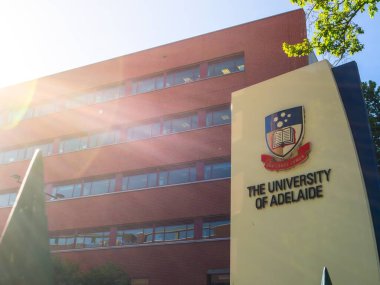 ADELAIDE, GÜNEY AUSTRALYA. 7 Kasım 2018 'de. Adelaide Üniversitesi, Adelaide şehir merkezindeki Kuzey Terası 'nda bulunan bir devlet üniversitesidir..