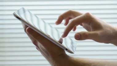 Tablet bilgisayarda yazarak