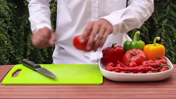Резка овощей — стоковое видео
