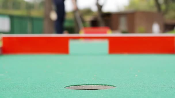 Mini golf — Stock Video