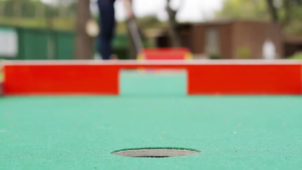 Minigolf — Vídeo de stock