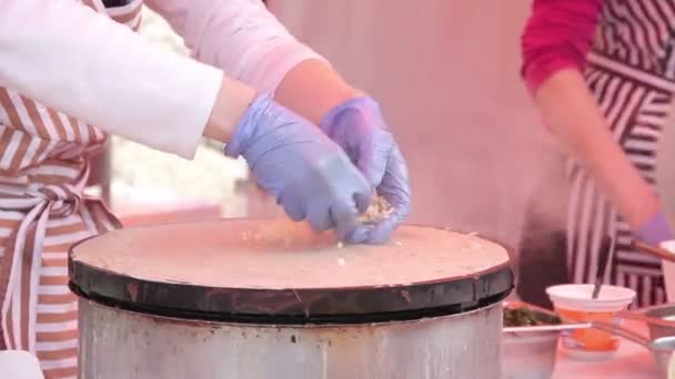 Att göra av pannkaka — Stockvideo