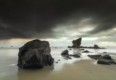 Aguilar beach whith mavi gökyüzü ve invernal zaman