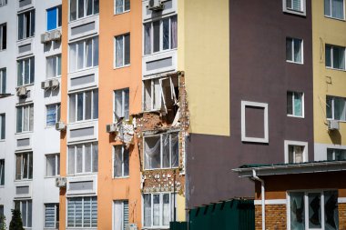 Irpin 'in yok edilmesi. Mayıs 2022. Irpin, Kiev bölgesi, Ukrayna. Rusya Ukrayna savaşı. Irpin 'de kavgadan sonra hasar gördü