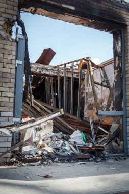 Irpin 'in yok edilmesi. Mayıs 2022. Irpin, Kiev bölgesi, Ukrayna. Rusya Ukrayna savaşı. Irpin 'de kavgadan sonra hasar gördü